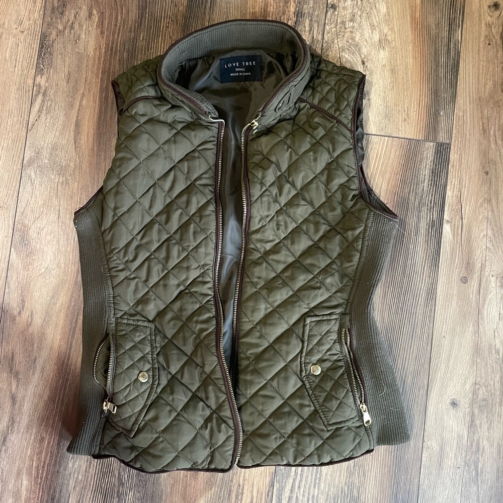 Women’s olive green vest, size small
